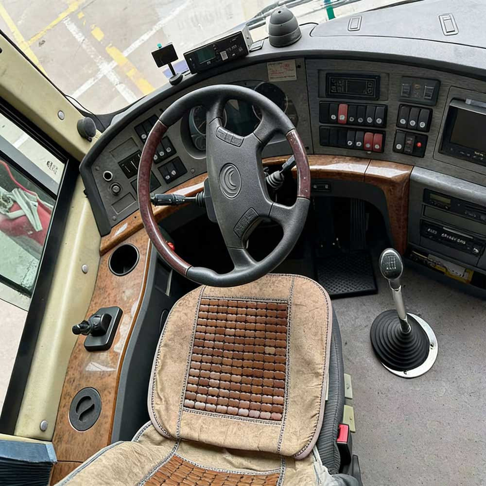 Bus Diesel Bekas 39 Kursi