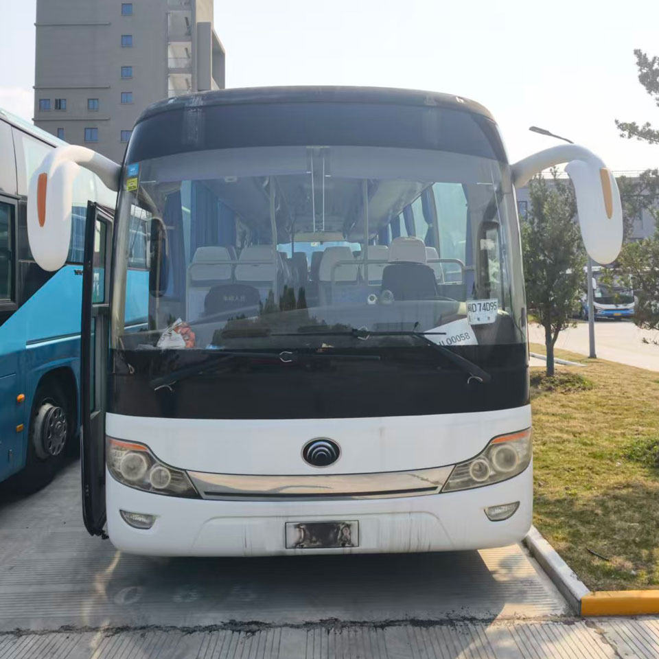 Bus Bekas Yutong 65 Kursi Diesel 1
