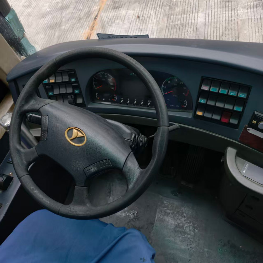Bus Diesel Pemuda Bekas 11m