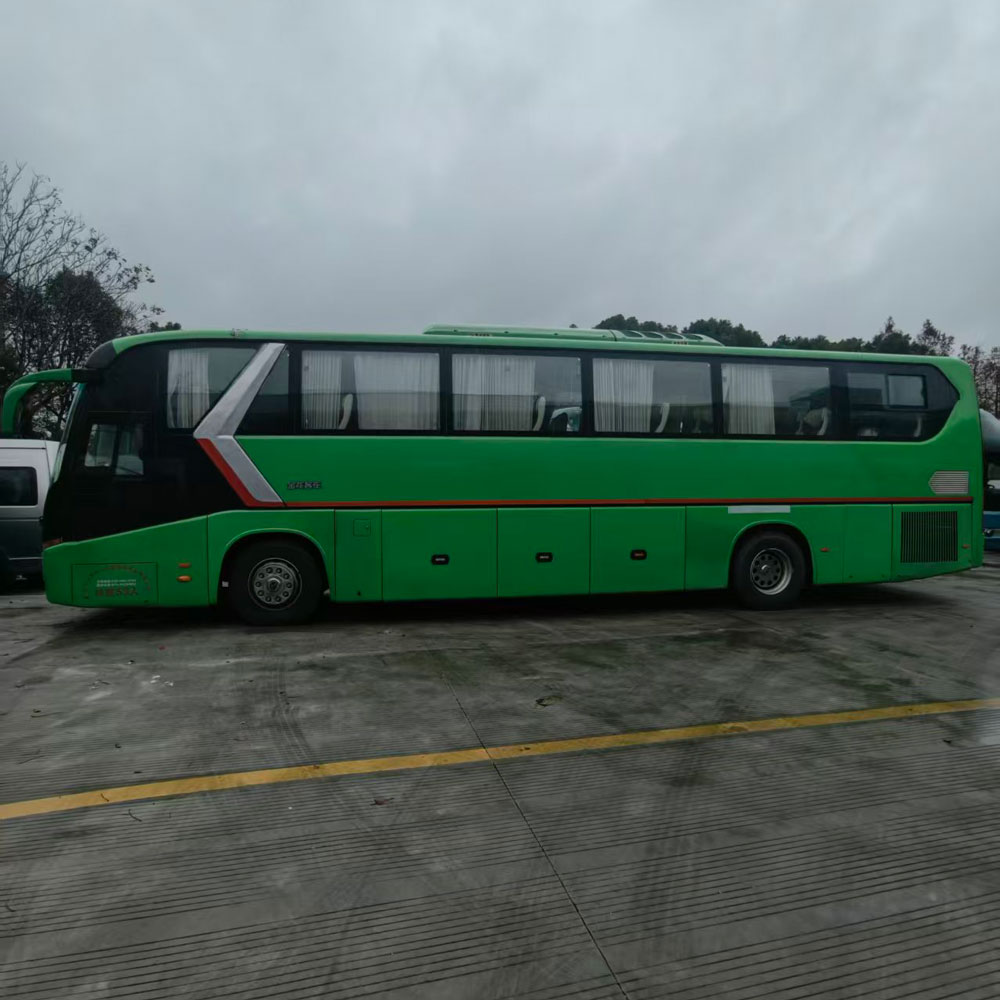 Bus Bekas Diesel Kinglong 53 Kursi