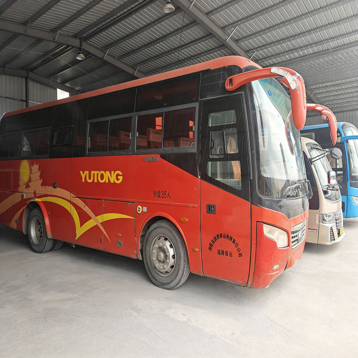 Bus Bekas Diesel Yutong 35 Kursi
