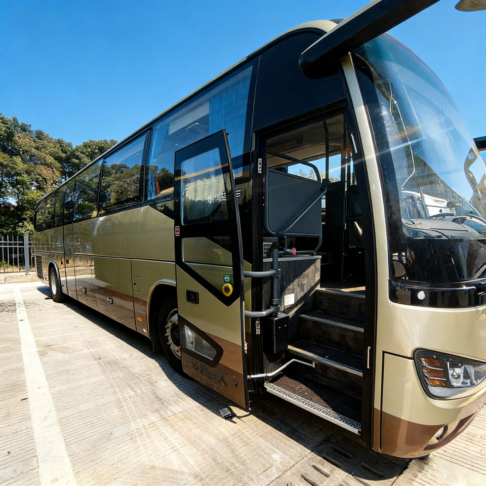 Bus Bekas Diesel Yutong 54 Kursi