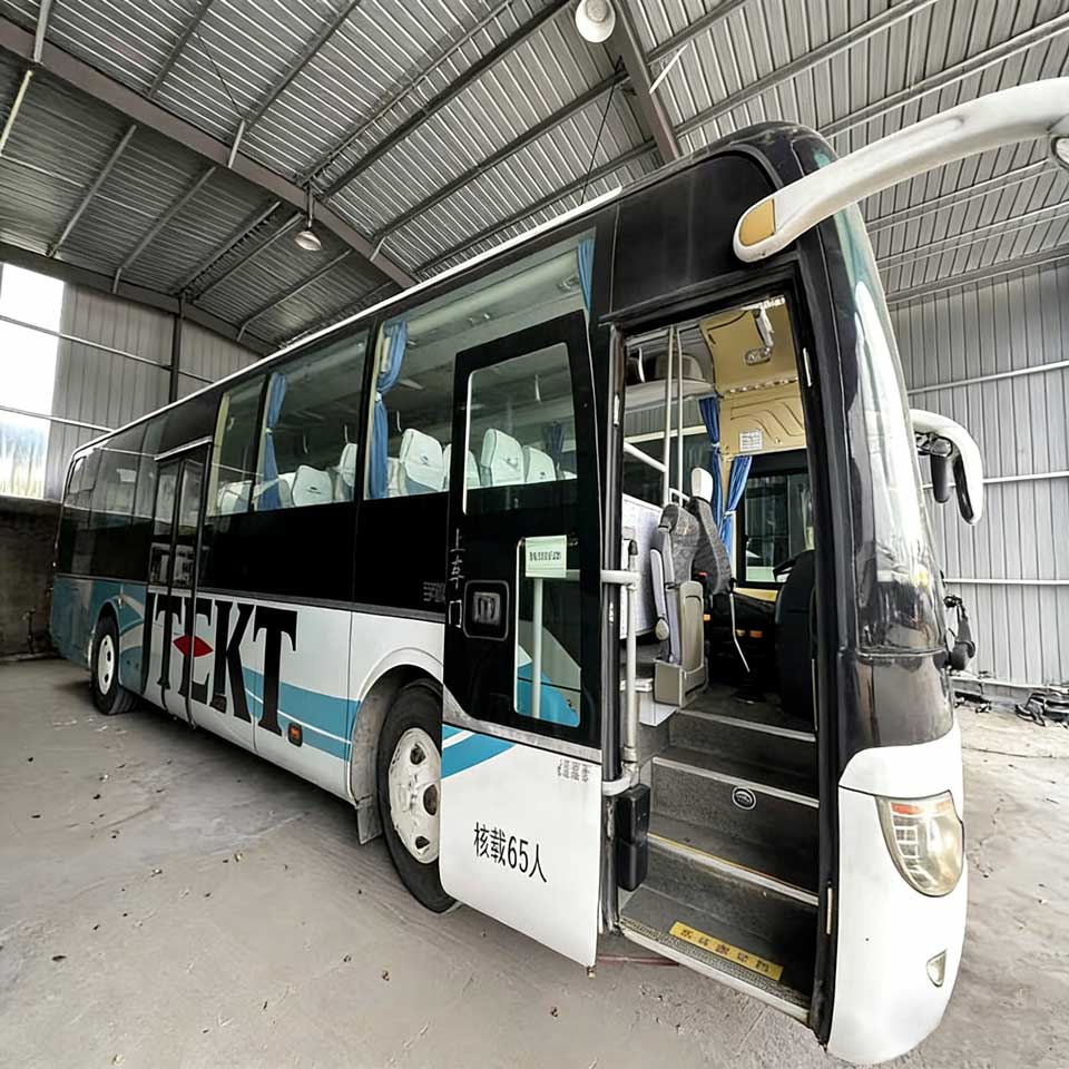Bus Bekas Diesel Yutong 65 Kursi