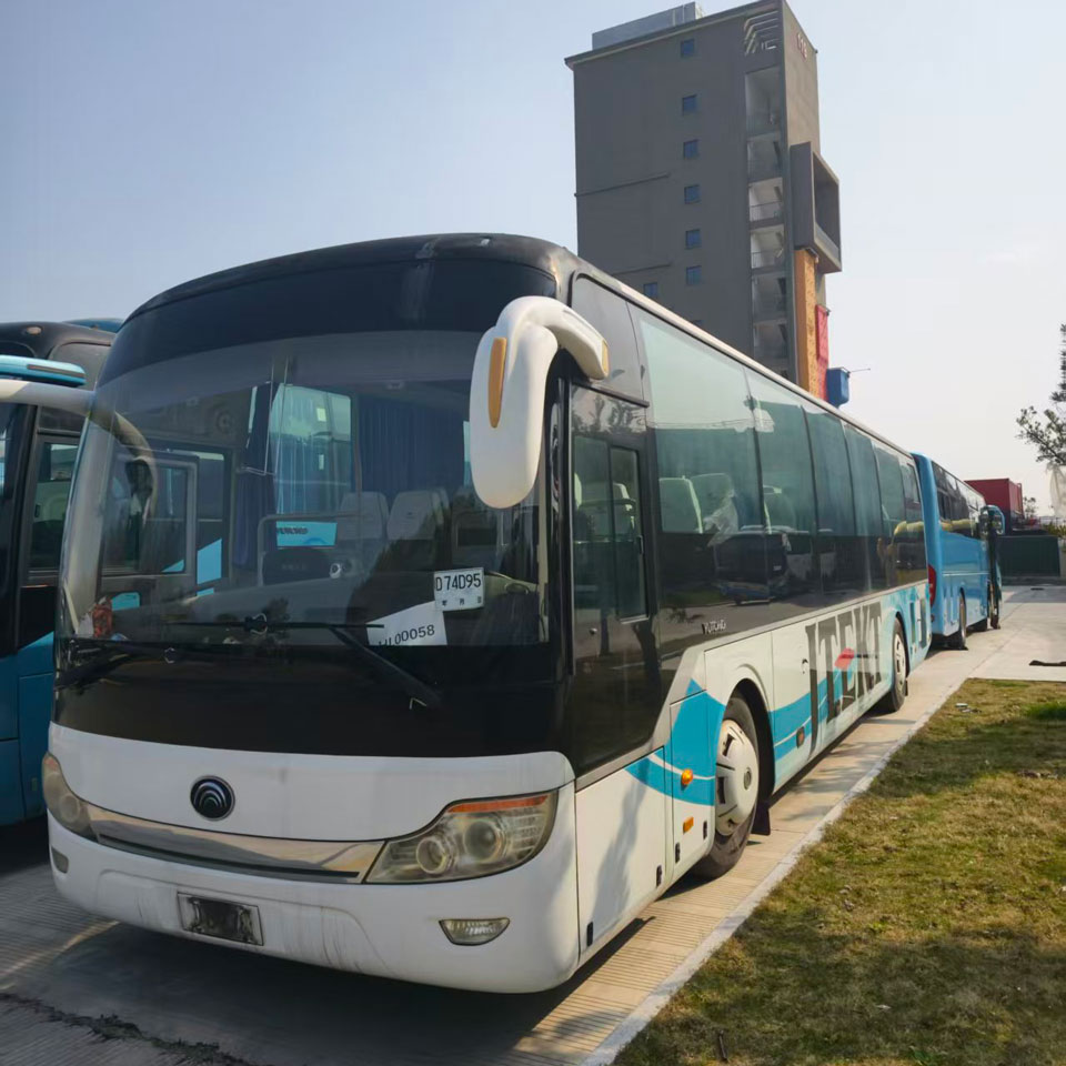 Bus Bekas Yutong 65 Kursi Diesel 1