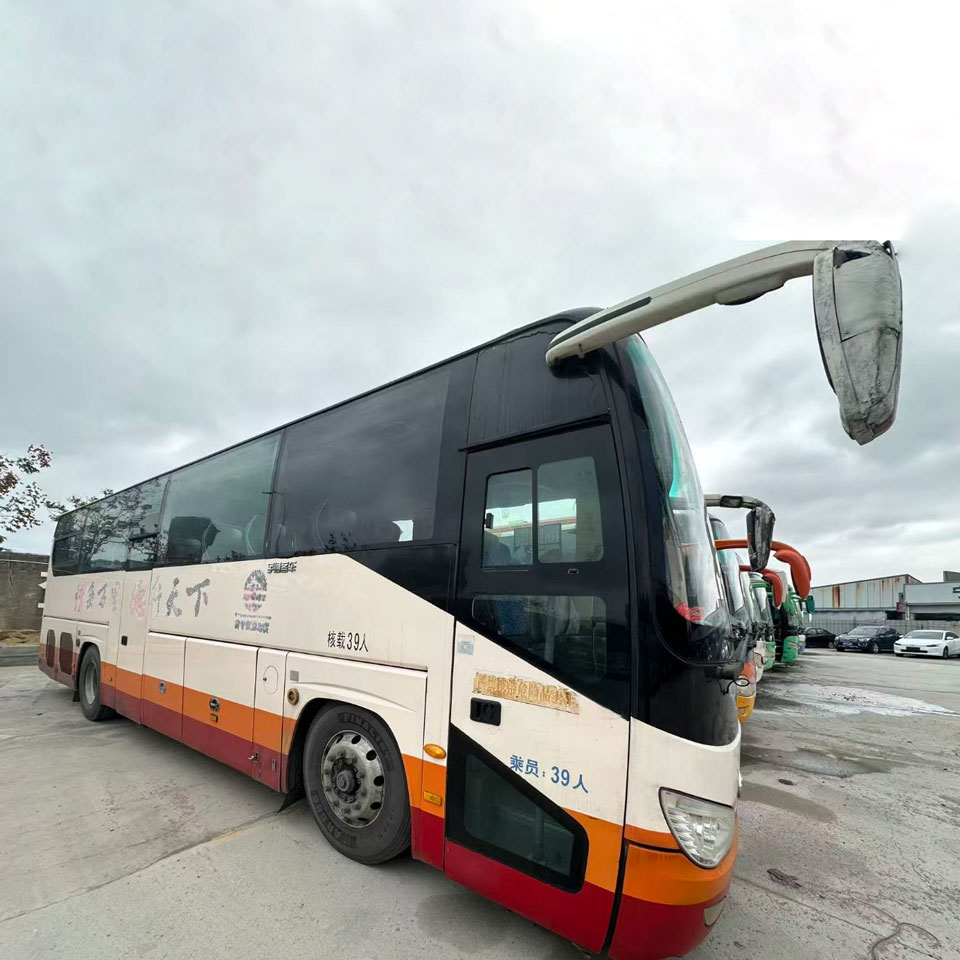 Bus Bekas Diesel Yutong 39 Kursi