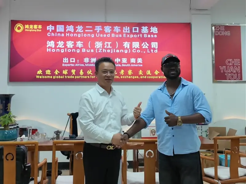 Bus Bekas China Honglong menyambut banyak kelompok pelanggan dari Asia Tengah dan Afrika untuk inspeksi di tempat.