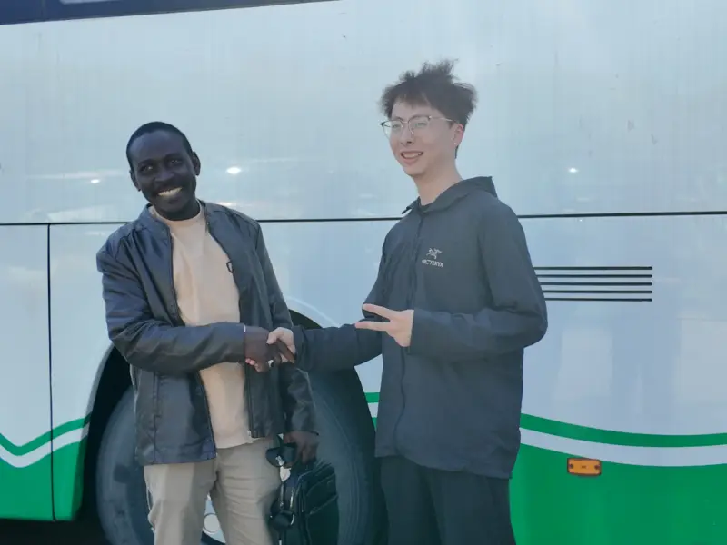 Semoga Kabar Baik: Bus Penumpang Bekas China Honglong Menjalin Kemitraan Strategis dengan Beberapa Dealer Kendaraan Internasional