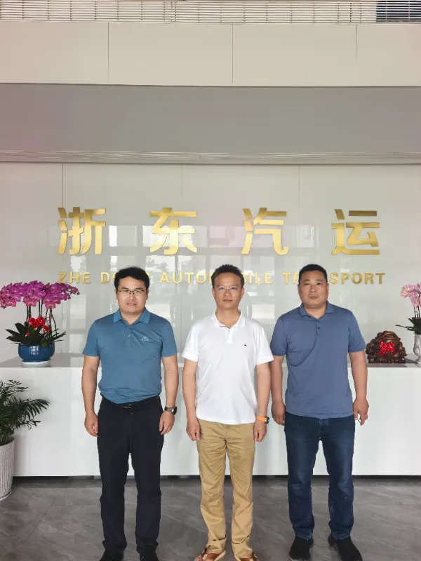 Pembaruan Bulan Juni: China Honglong Mengekspor Bus Bekas yang Diperbaharui dalam Berbagai Model dan Kunjungan Lokasi Klien Internasional Dilanjutkan Secara Bersamaan