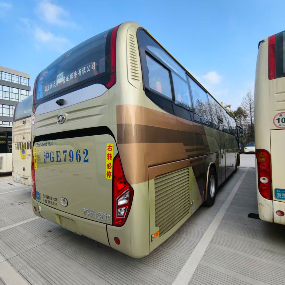 Bus Bekas Diesel Lebih Tinggi 54 Kursi