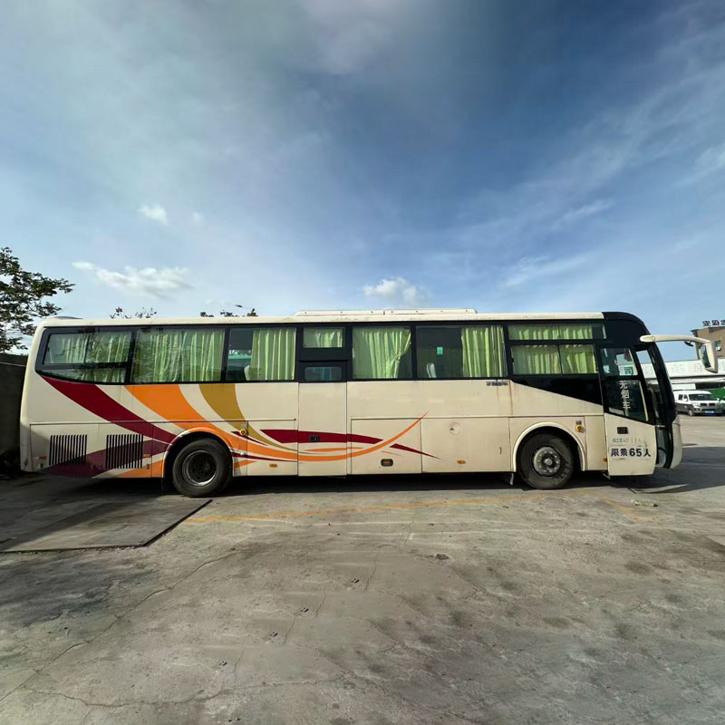Bus Bekas Diesel Yutong 65 Kursi