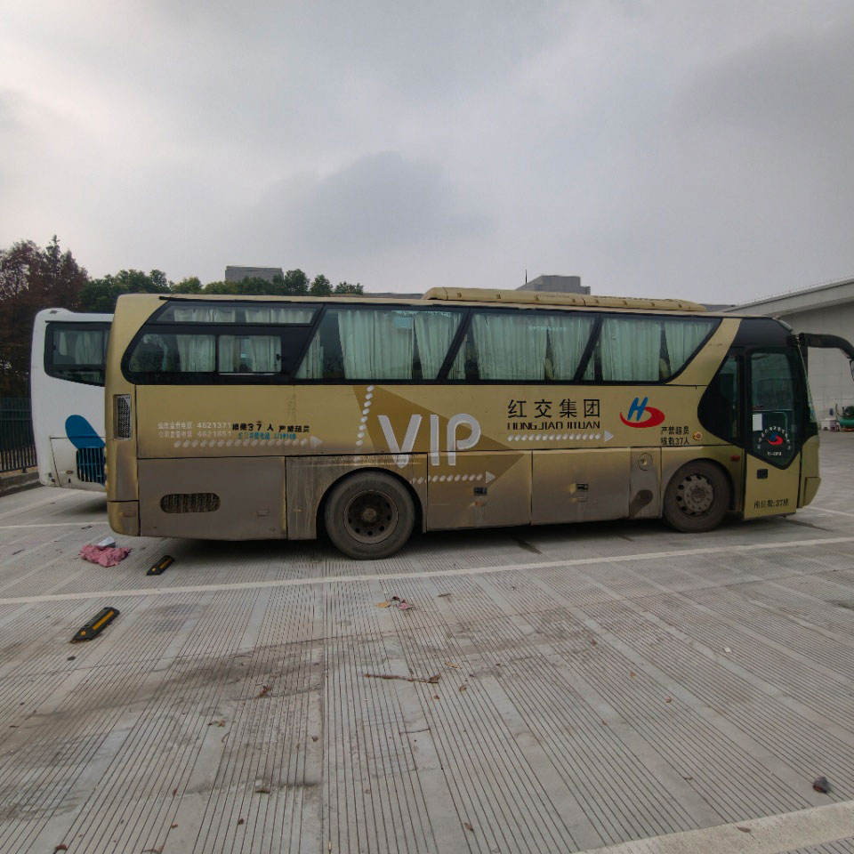 Bus Bekas Diesel Neoplan 37 Kursi