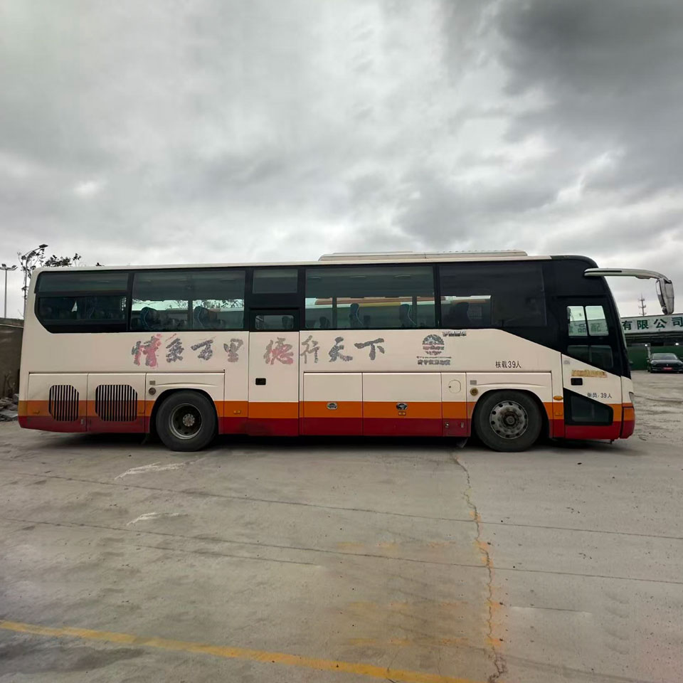 Bus Bekas Diesel Yutong 39 Kursi
