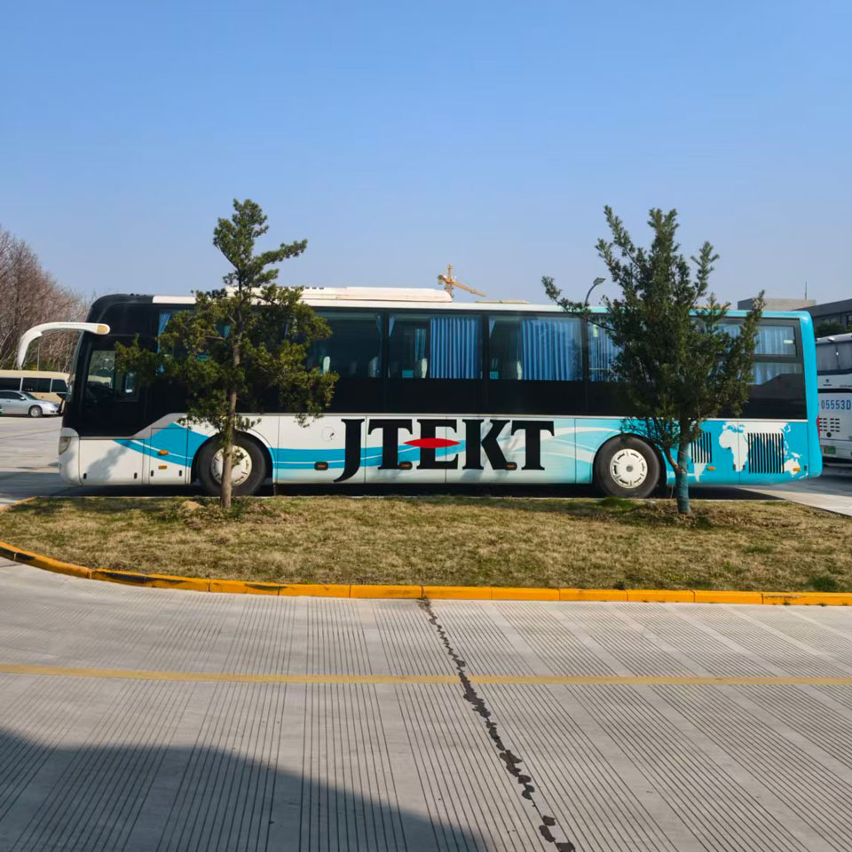 Bus Bekas Yutong 65 Kursi Diesel 1