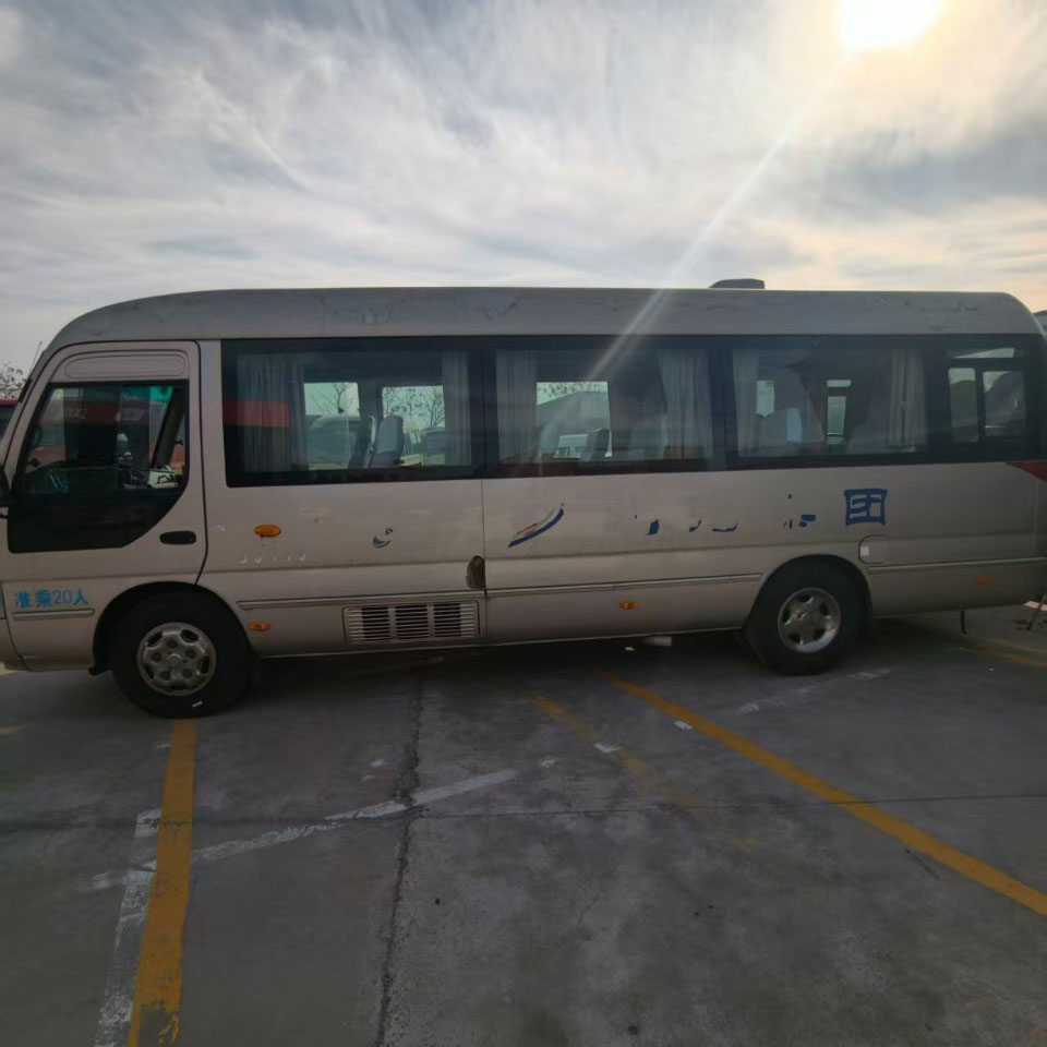 Bus Bekas Bensin Anka 20 Kursi
