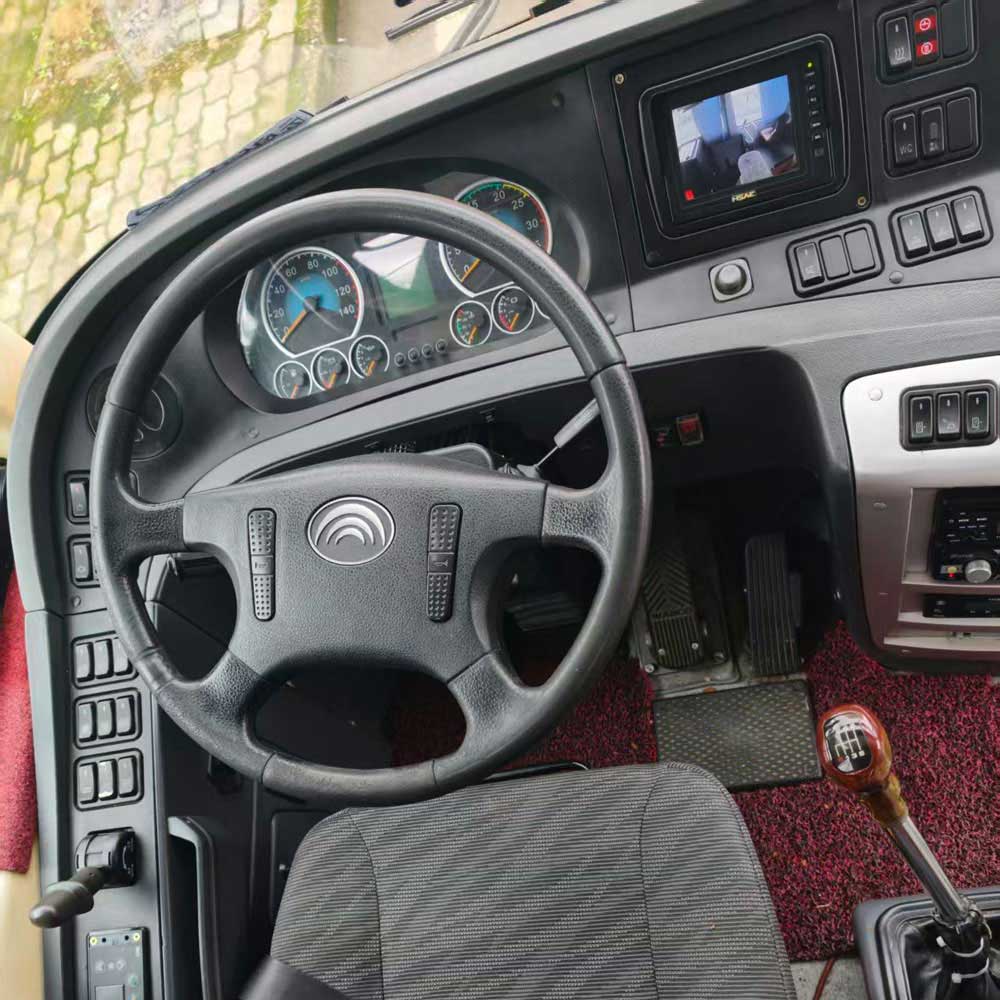 12m 47 Kursi Bus Diesel Yutong Bekas