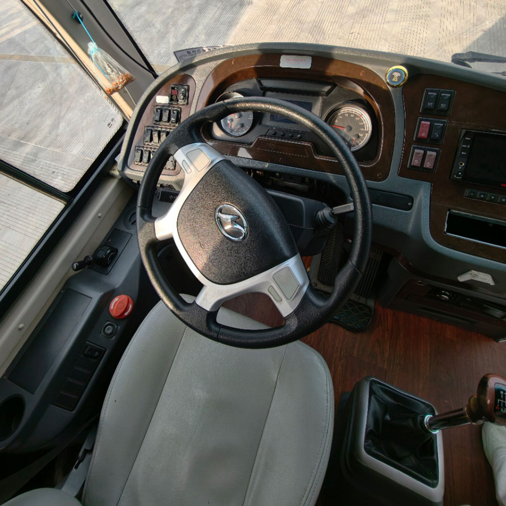 Bus Bekas Diesel Hagrid 55 Kursi