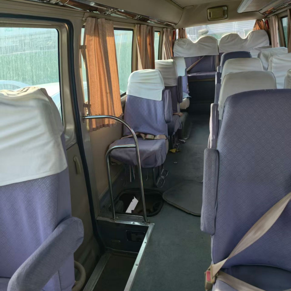 Bus Bekas Bensin Anka 20 Kursi