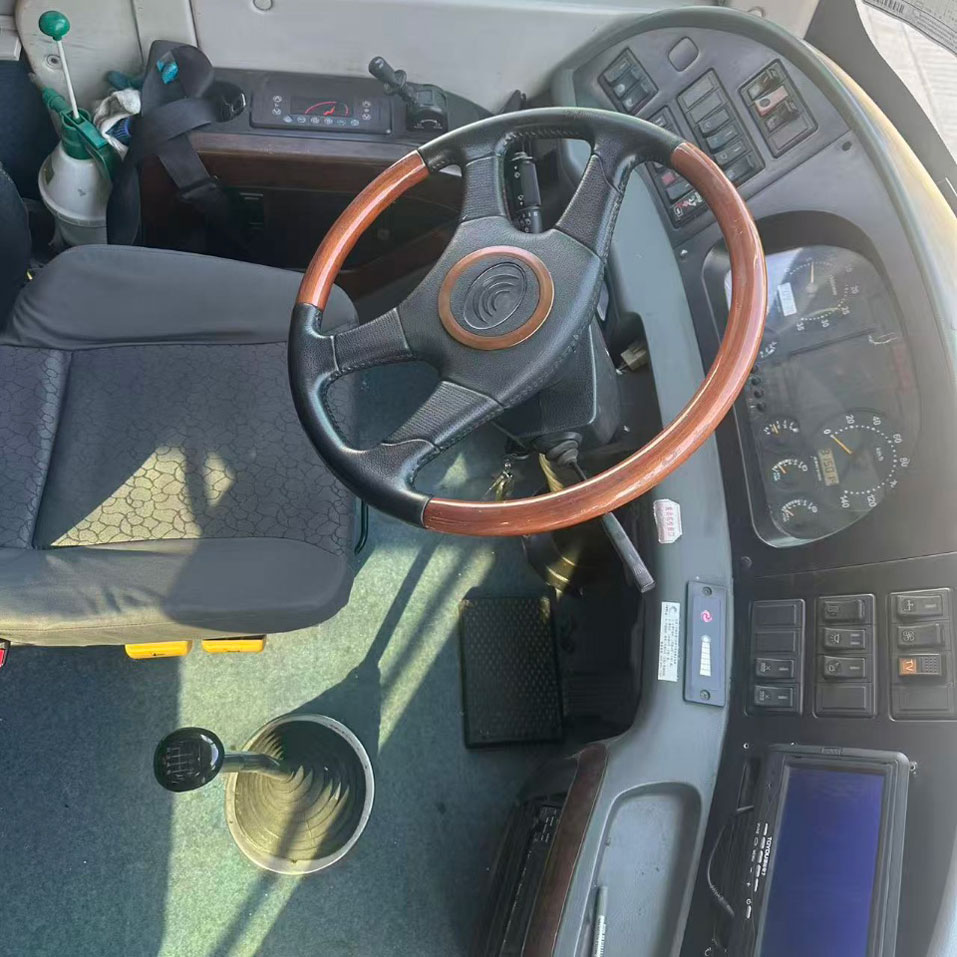 Bus Diesel Bekas 39 Kursi