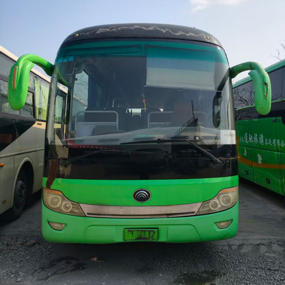 Bus Diesel Uesd 67 Kursi