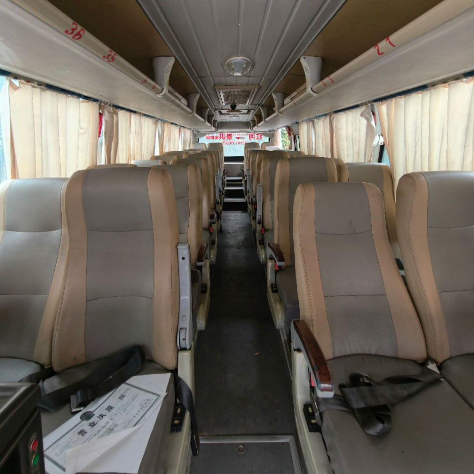 Bus Bekas Diesel Neoplan 37 Kursi