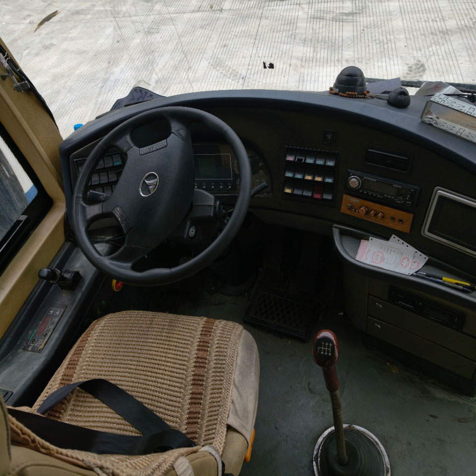 Bus Bekas Diesel Neoplan 37 Kursi