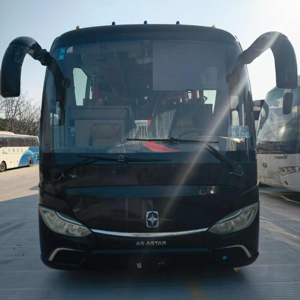 Bus Bekas Yaxing 53 Kursi Diesel